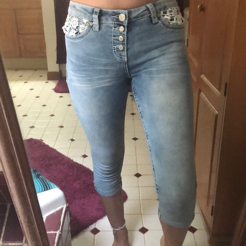 Rue21 mid-length crop pants with flower detailing